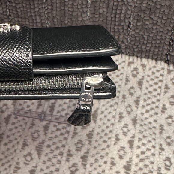 COACH Cross Grain Leather Medium Corner Zip Wallet Such Amazing Condition! EUC - Picture 4 of 16